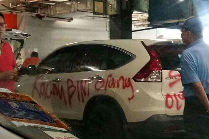 Mobil yang dicoret-coret