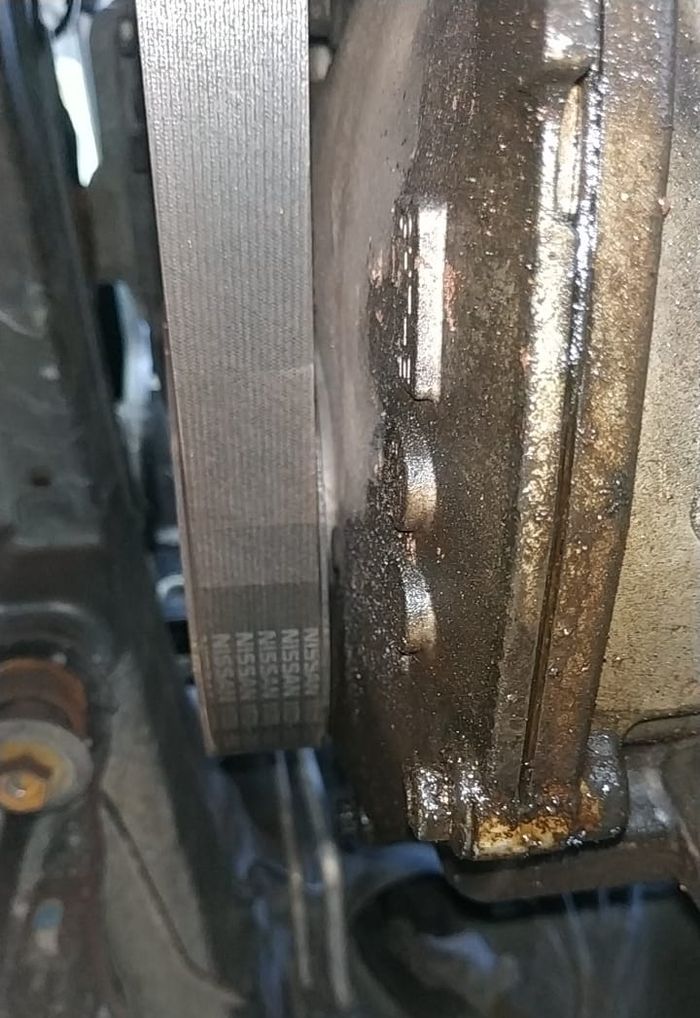 Jika mesin sering bekerja pada suhu yang terlalu tinggi, dapat berisiko membuat oil seal getas, sehingga oli jadi bocor ke luar mesin