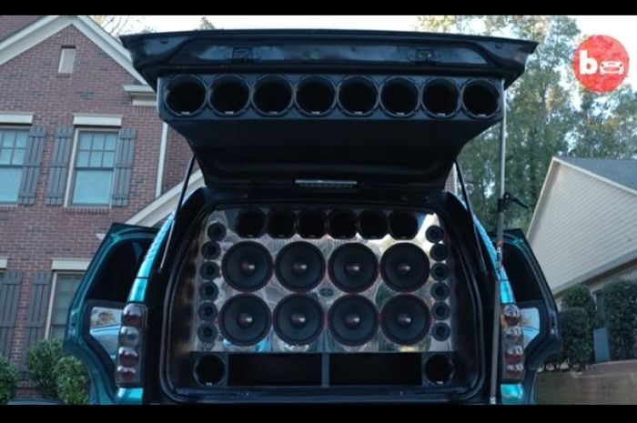 Puluhan speaker di Chevrolet Tahoe