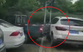 Video: Pengemudi Pikap Tabrak Mobil SUV yang Parkir Sembarangan