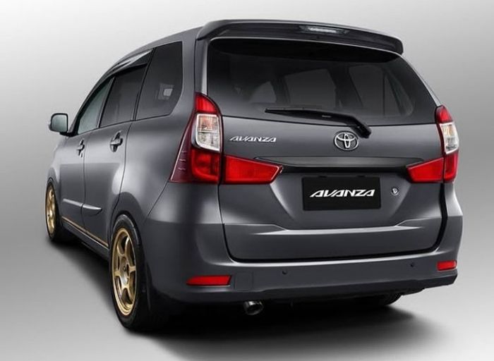 Modifikasi digital Toyota Avanza hapus panel krom