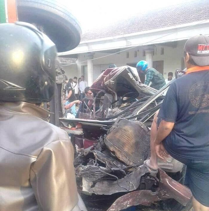 Kecelakaan bus pariwisata dan Isuzu Panther di Boyolali, Jawa Tengah, Sabtu (13/10/2018)