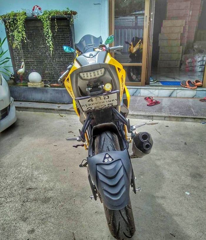 Mud guard ikut dipasang buat menggantikan tugas spakbor