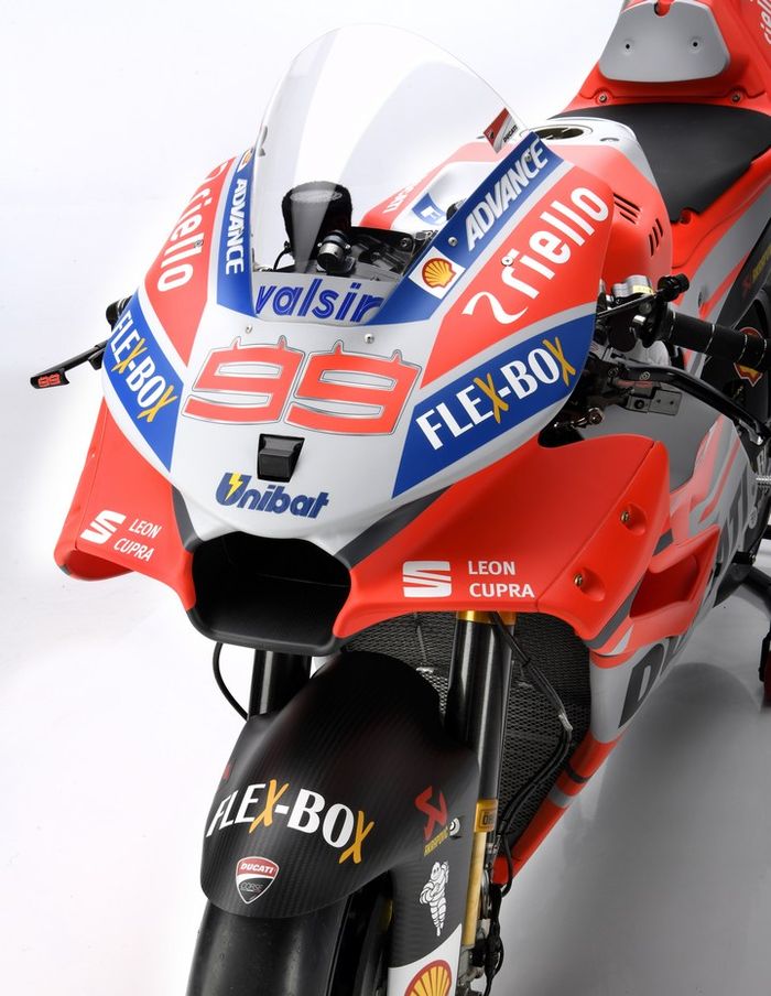 Desmosedici GP18 terlihat dari depan