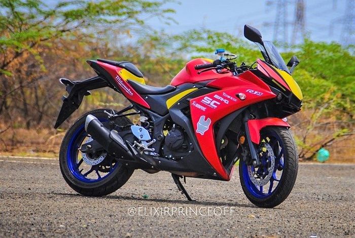 Yamaha R3 pakai baju Iron Man