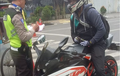 Moge Tanpa Pelat Nomor Ditilang, Padahal Dari Pabrik Tak Ada Dudukannya