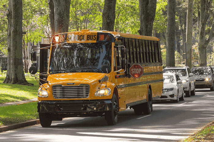 Bus sekolah di Amerika berwarna kuning