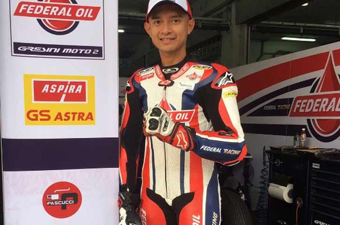 Pembalap Indonesia, Dimas Ekky Pratama, tampil dengan racing suit anyar