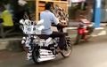 Dua Nggak Cukup. Puluhan Spion Di Motor Bebek Ini Nggak Berarti, Masih Tengok-Tengok Juga