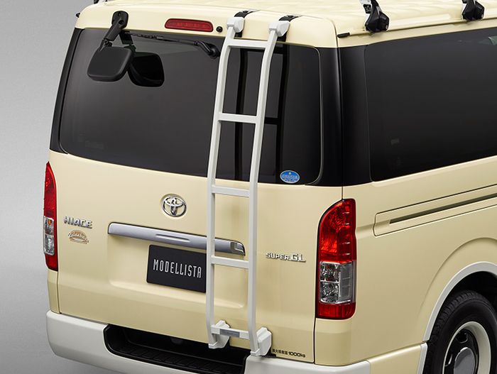 Tangga  Toyota Hiace berkonsep vintage ala Modellista