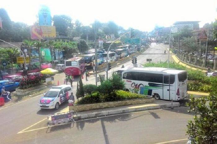 Ilustrasi jalan menuju Puncak, Bogor