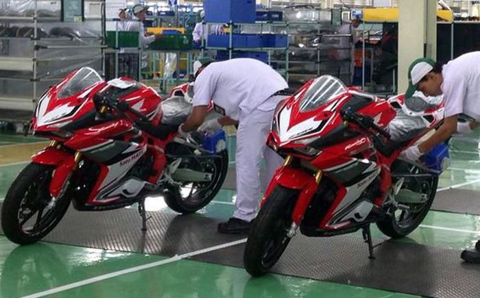 Ilustrasi. Produksi Honda CBR250RR di pabrik Karawang