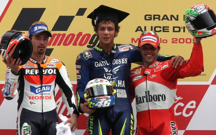 MotoGP Italia 2005, Max Biaggi (kiri), Valentino Rossi (tengah), dan Loris Capirossi (kanan)