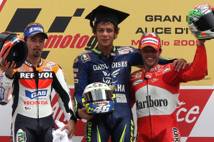 MotoGP Italia 2005, Max Biaggi (kiri), Valentino Rossi (tengah), dan Loris Capirossi (kanan)