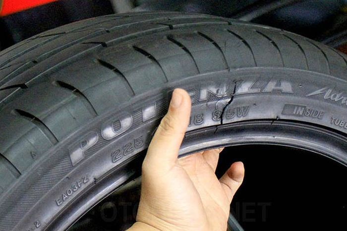 dinding ban sobek (Kompas.com/Fathan Radityasani) 