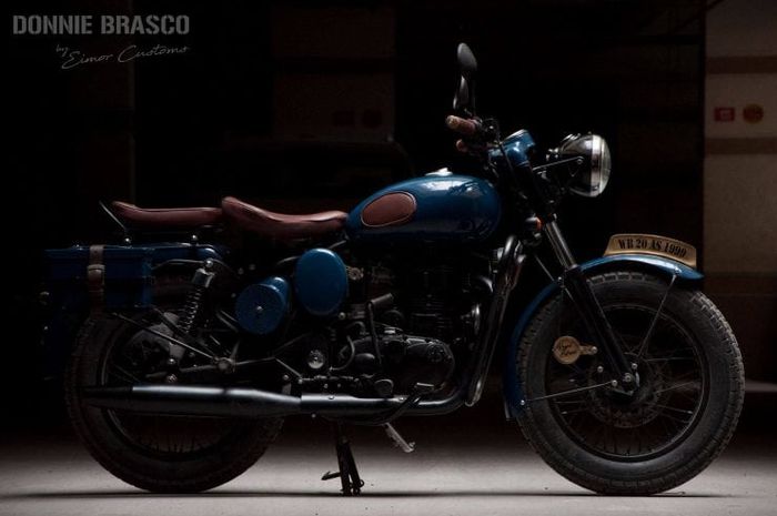 Royal Enfield Classic 500 Desert Storm garapan Eimor Customs