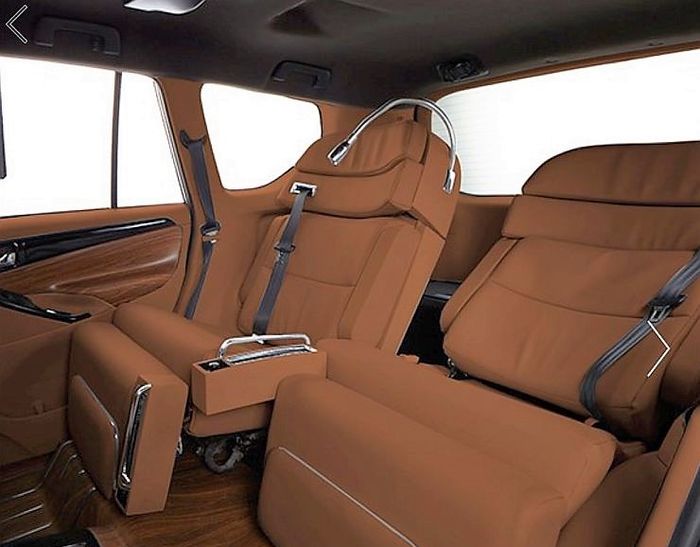 Modifikasi Interior Toyota Innova bernuansa kabin pesawat hasil garapan DC Design
