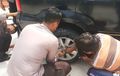 Salah Langkah...Kurangi Tekanan Angin, Ban Mobil Ini Malah Meletus Saat Pulang Mudik
