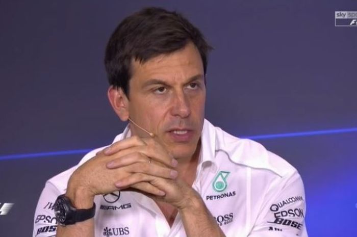 Toto Wolff, team principal Mercedes AMG Petronas Motorsport, memperkirakan tim Ferrari bisa mengejar di sisa empat balapan terakhir