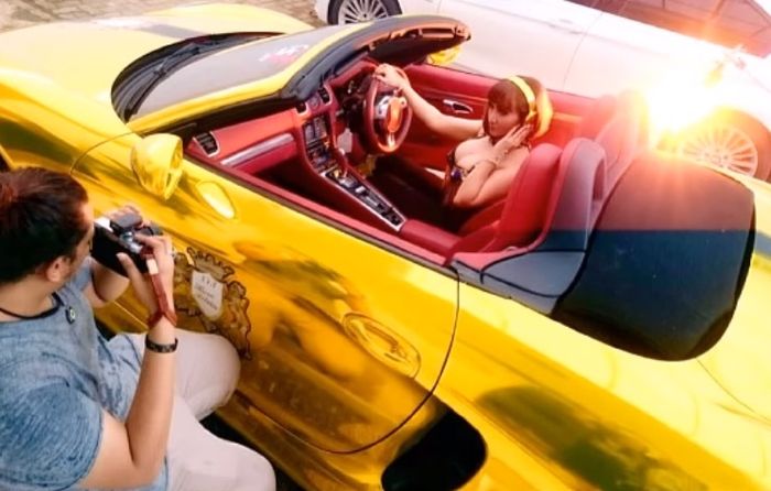 Porsche Boxster Roro Fitria Setelah di labur warna emas