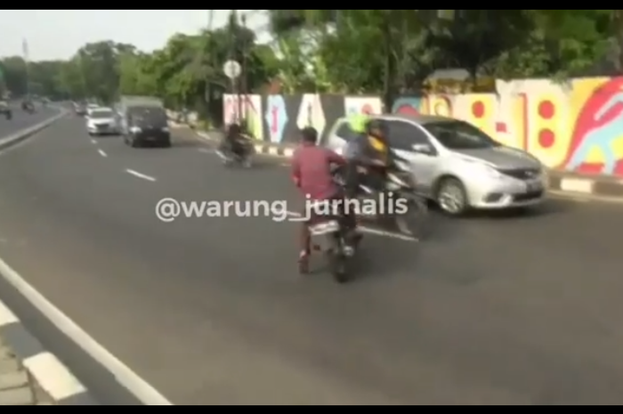 Pengendara motor lawan arah mengindari Operasi Zebra