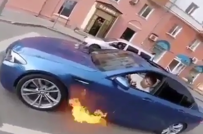 BMW M5 terbakar