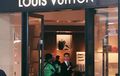 Heboh, Driver Gojek Dapet Order Belanja Louis Vuitton, Komentar Netizen Bikin Guling-guling
