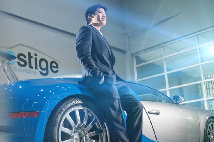 Nicholas Sean putra Ahok dan Veronica Tan berpose dengan Bugatti Veyron, bintang iklan sportscar?