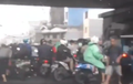 Video Puluhan Pemotor Berteduh di Flyover Bikin Jalan macet, Ingat Sanksinya!