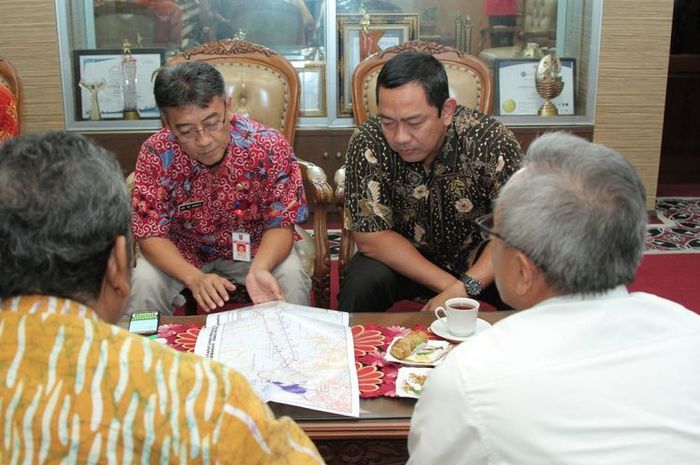 Wali Kota Semarang, Hendrar Prihadi, bersama Dirjen Bina Marga Kementrian Pekerjaan Umum dan Perumah