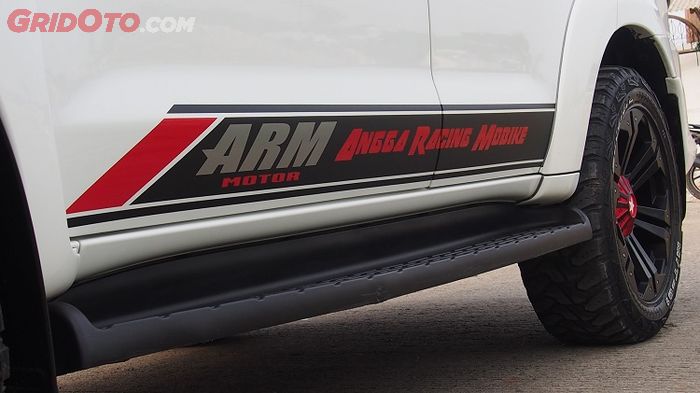 Cutting sticker sekaligus ciri khas untuk bengkel