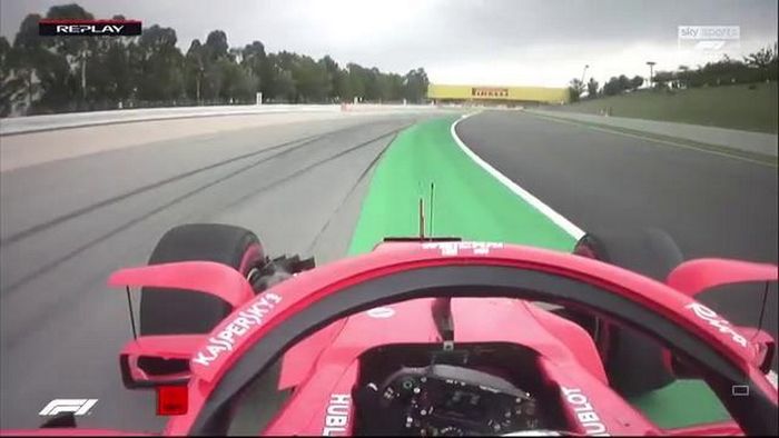 Sebastian Vettel desain baru penempatan kaca spion ini membantunya memantau kondisi di belakang mobilnya