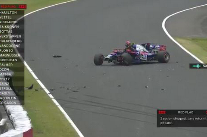 Sesi latihan bebas pertama GP F1 Jepang sempat dihentikan karena pembalap tim Toro Rosso, Carlos Sainz kecelakaan