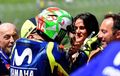 Tua-tua Keladi! Bikin Rekor, Valentino Rossi Pamer Kekasih Barunya