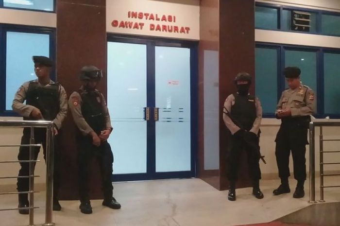 Dua petugas polisi yang ditembak, sedang dalam perawatan