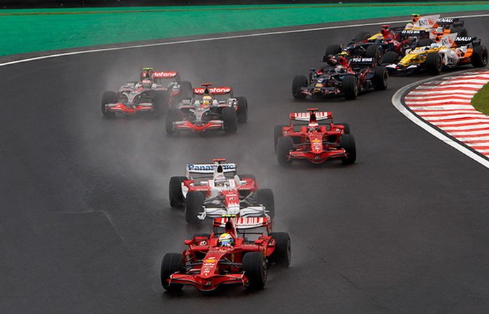 Start dari pole position, Felipe Massa memimpin lomba sejak start sampai finish GP F1 Brasil 2008