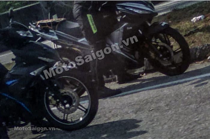 Yamaha MX-King 2019 Pakai Mesin R15?