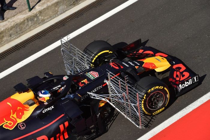 Tim Red Bull Racing memakai air rake untuk mengetahui efisiensi sayap depan baru