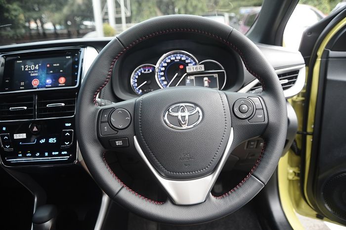 Setir Toyota dengan fitur 'Padle Shift'