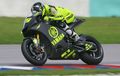Valentino Rossi Pernah Pakai Sepatu Bulu di MotoGP, Gak Percaya?