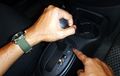 Malas Pindah Persneling Saat Pakai Mobil Matik? Ini Efeknya