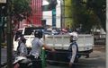 Lihat Petugas Dishub Angkut Motor, Puluhan Pemilik Selamatkan Motor Masing-Masing Di Depan DPRD DKI