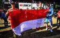 Mengharukan, Pembalap MXGP Pegang Bendera Indonesia di Italia