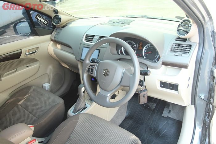 Interior Suzuki Ertiga Dreza masih standar