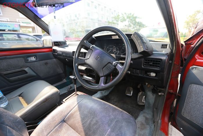 Interior Holden dibiarkan apa adanya, argo meter masih ada