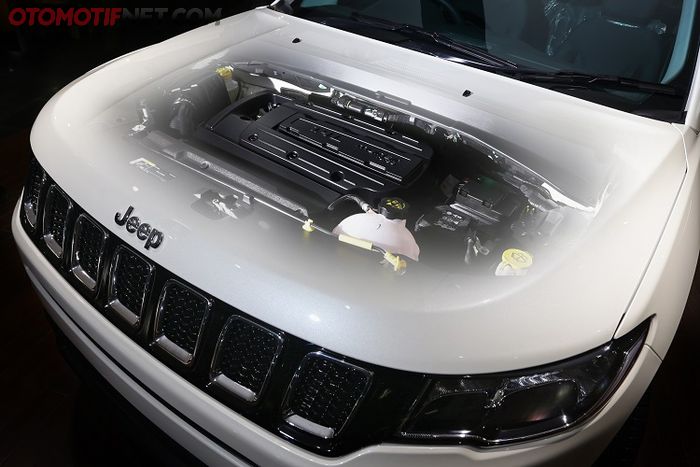 Jeep Compas Longitude 2018. Mesin bertenaga besar walau kapasitasnya hanya 1.400 cc, plus irit bahan bakar