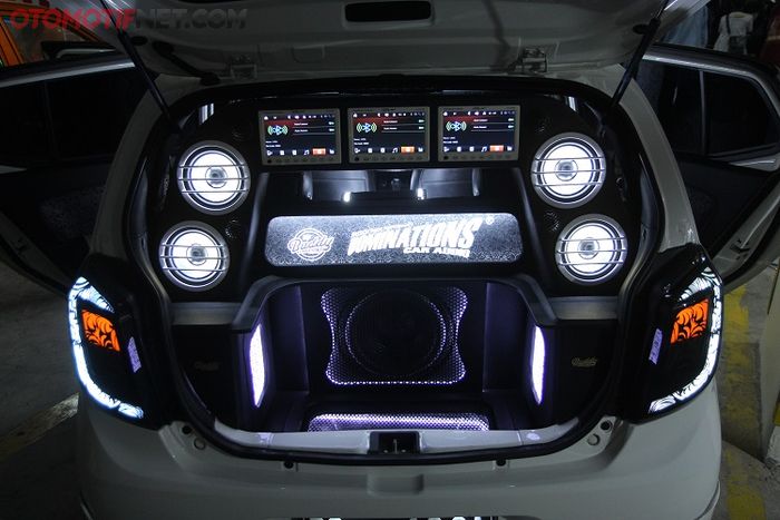 Audio di kabin belakang untuk kontes