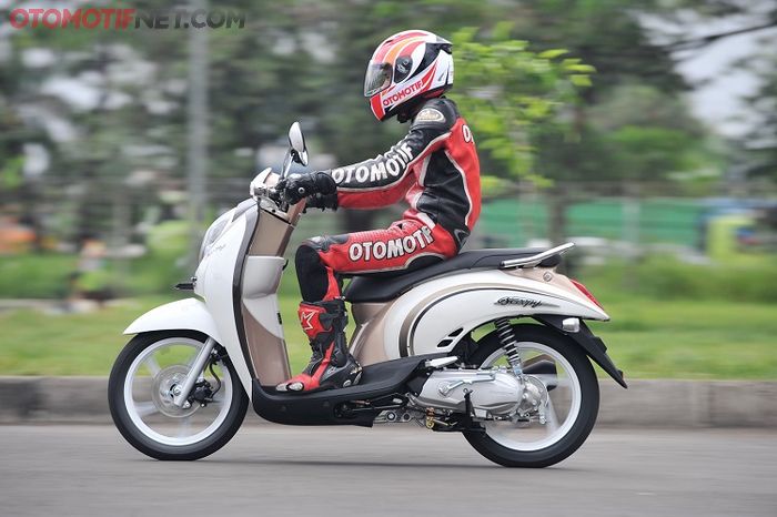 Ilustrasi. Honda Scoopy (2010-2013)