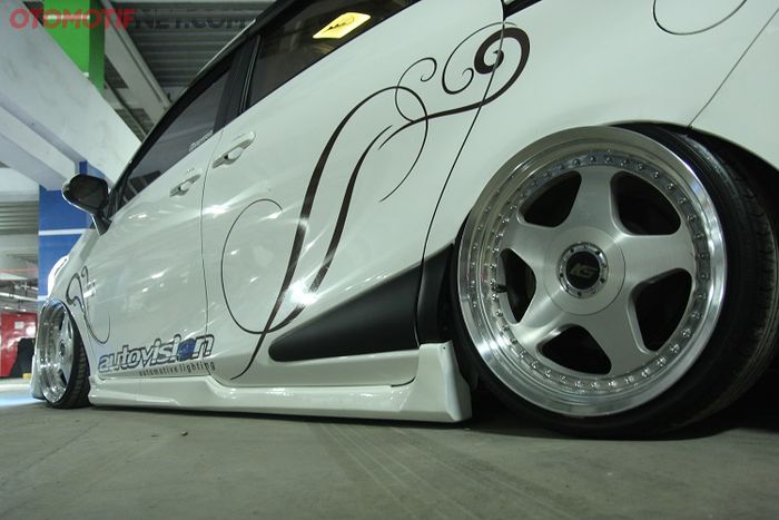 Pelek SSR Koenig orisinal, pas dengan bodi Sienta