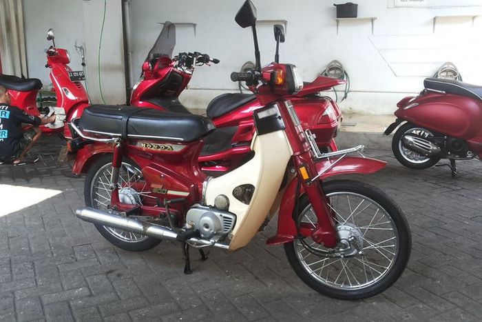 Honda Super 800 yang baru saja selesai dibody detailing